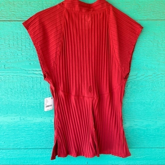 FREE PEOPLE RIBBED LAYERING CENTER TOP SIZE LARGE RED NWT - Picture 6 of 10